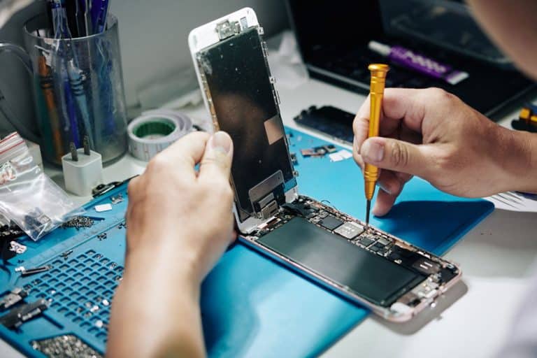 Evaluating the Need for a New Phone or Battery Replacement