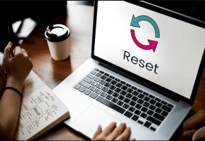 Reset computer screen with refresh icon and keyboard, technology troubleshooting concept.